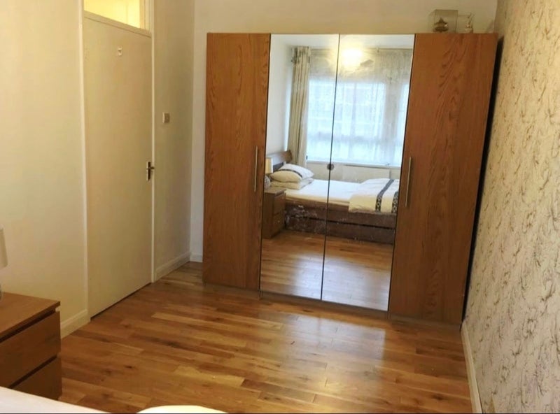 Room Stewart Street in Greater London