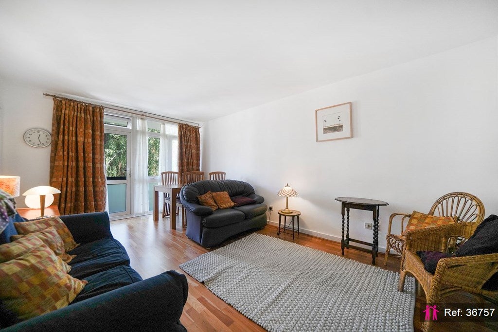 Flat Wincott Street in Greater London