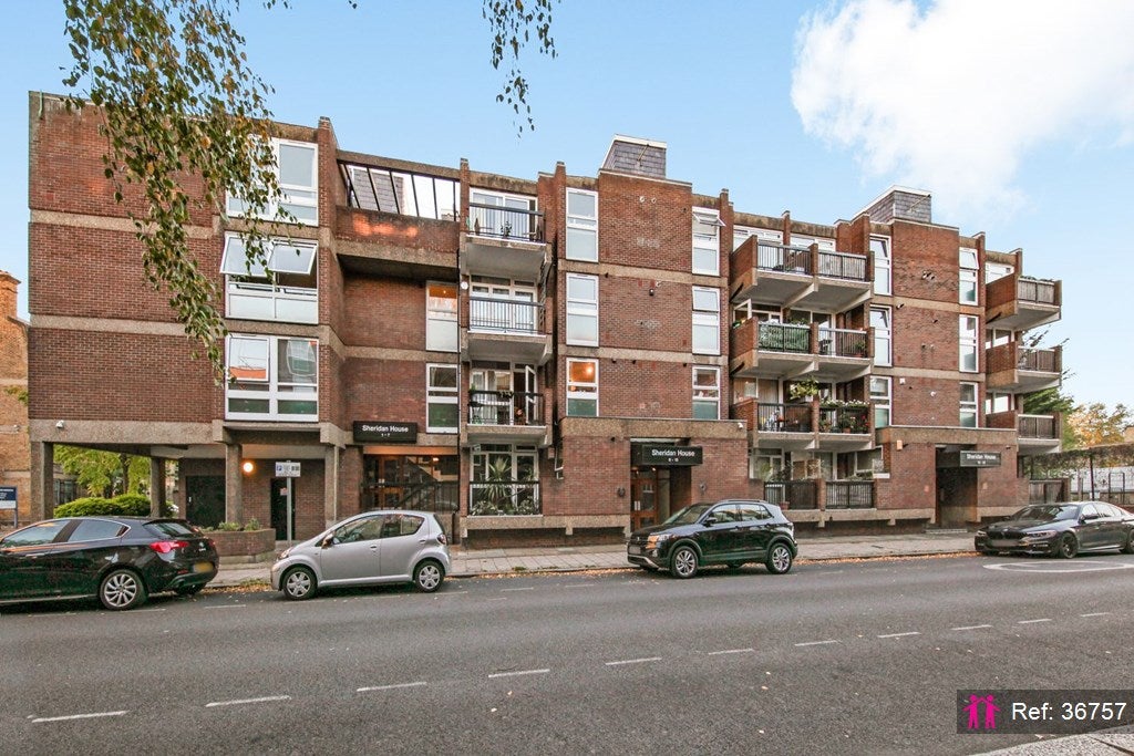 Flat Wincott Street in Greater London