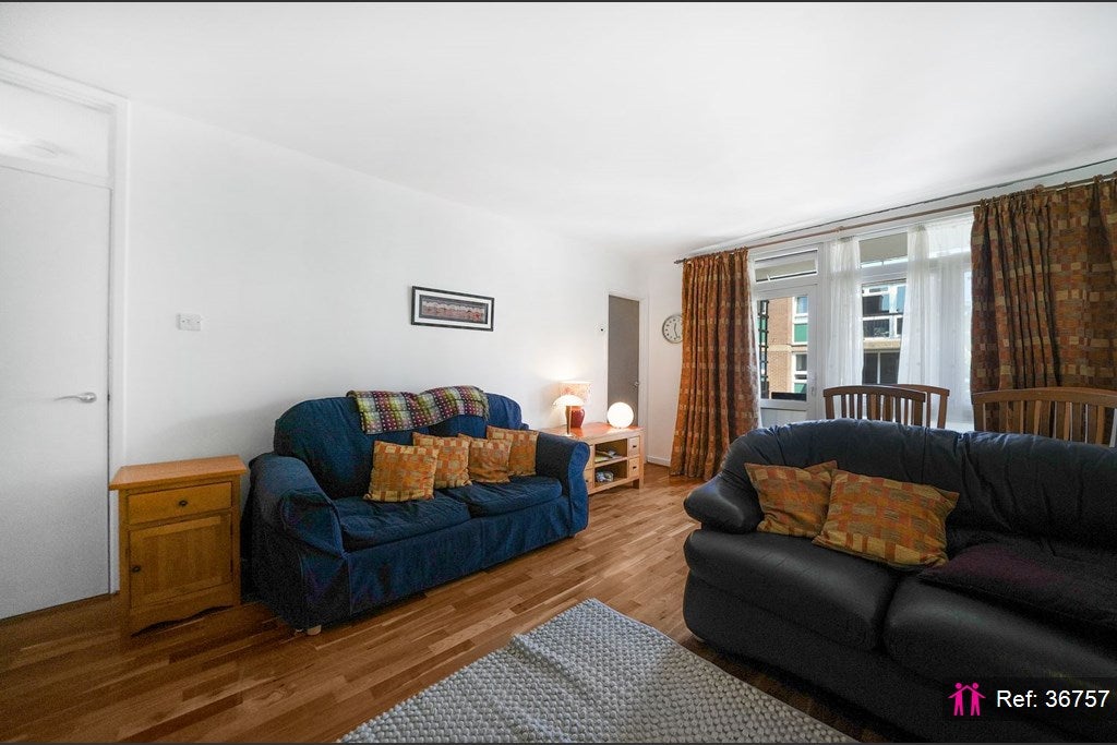 Flat Wincott Street in Greater London