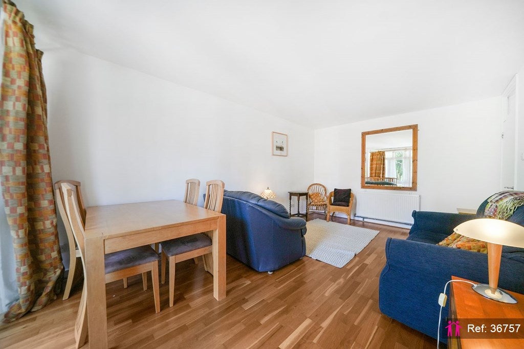 Flat Wincott Street in Greater London