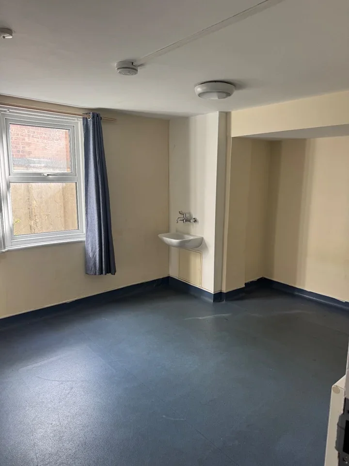 Room New Road in Chatham