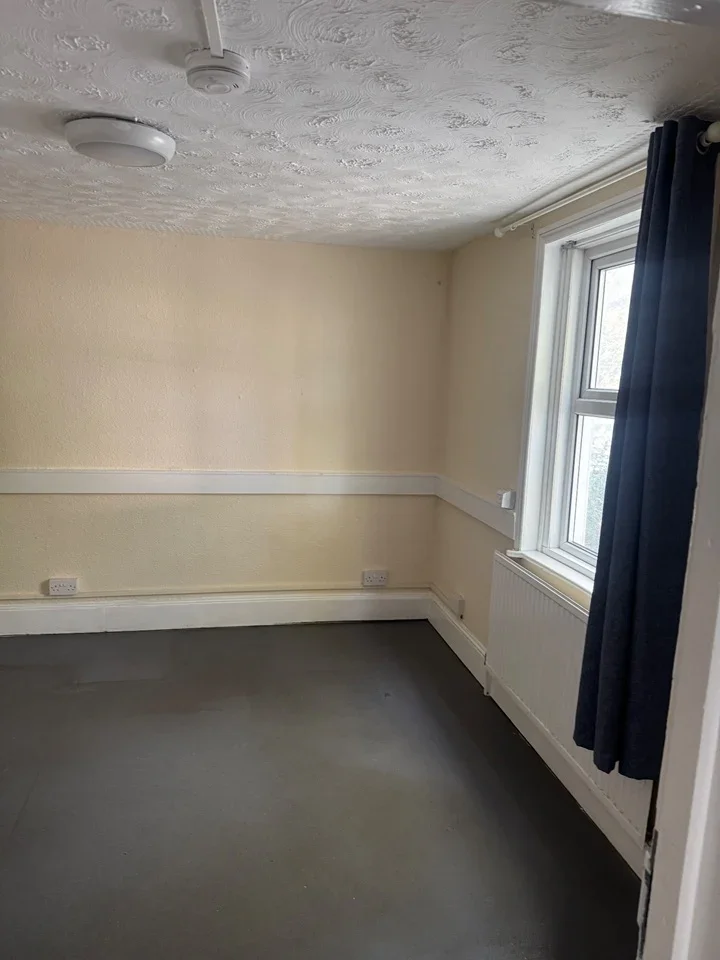 Room New Road in Chatham