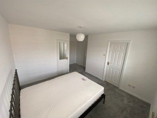 Room Mark Antony Drive in Warwick