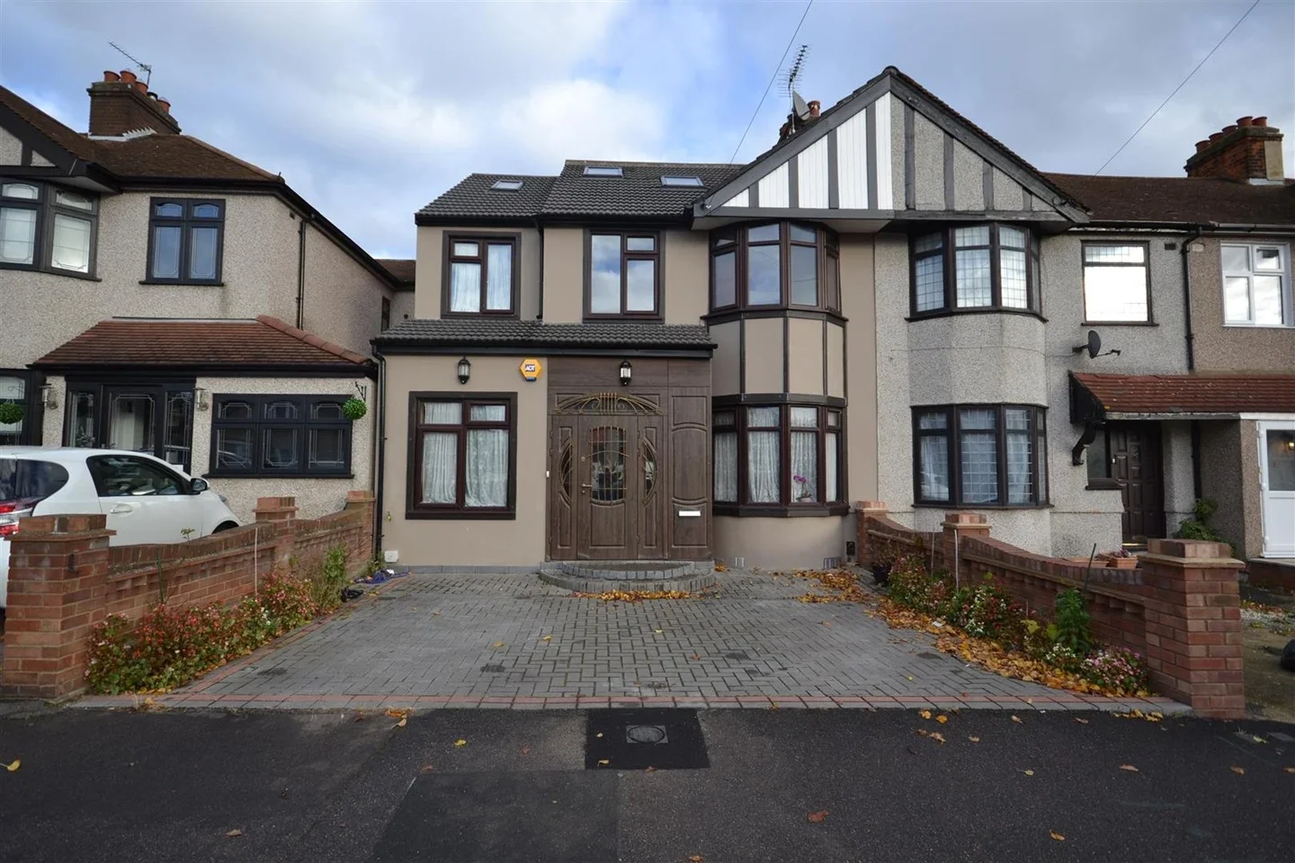House Dunspring Lane in Greater London