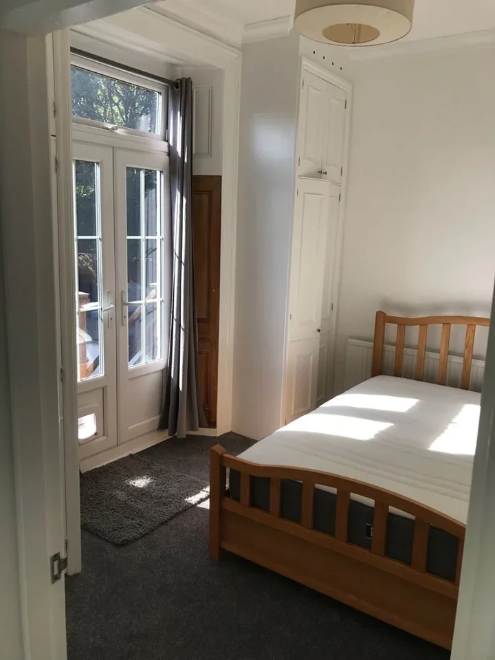 Flat Merton Road in Greater London