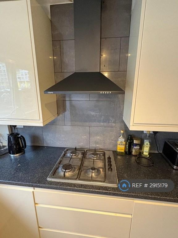 Room Rhodeswell Road in Greater London