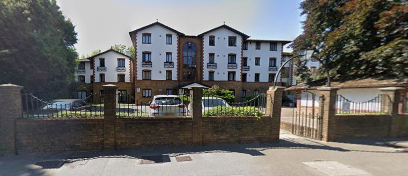 Flat Lampton Road in Greater London