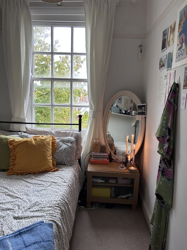 Room Pitshanger Lane in Greater London