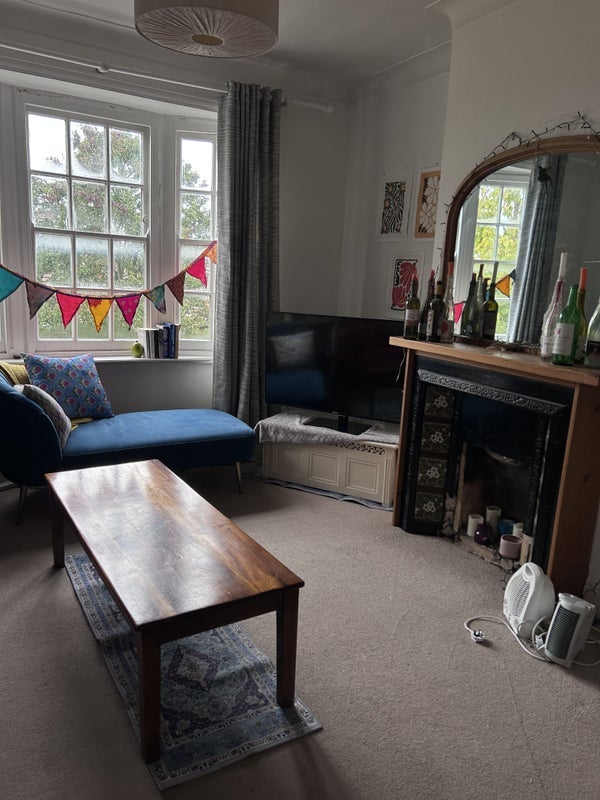 Room Pitshanger Lane in Greater London