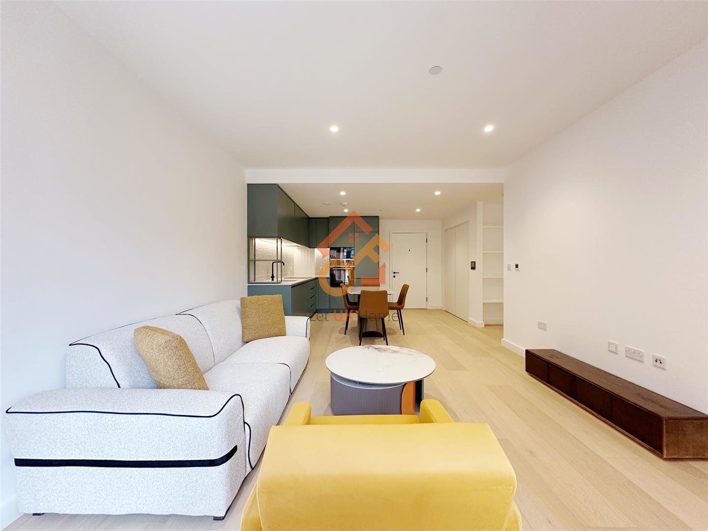 Flat Parkview Way in Epsom