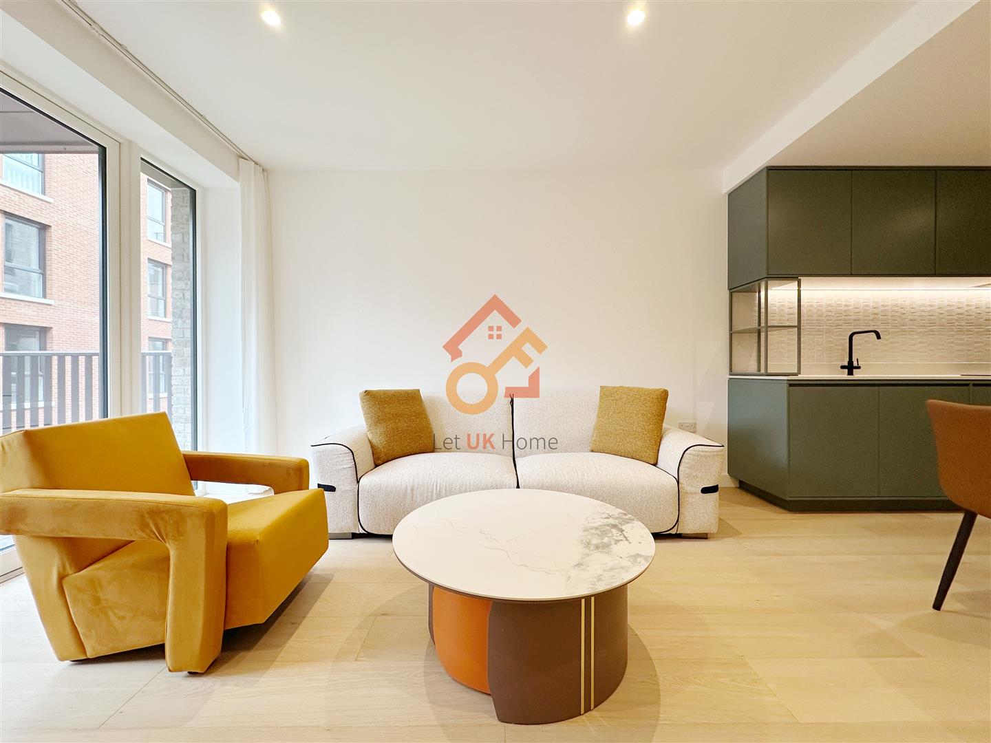 Flat Parkview Way in Epsom