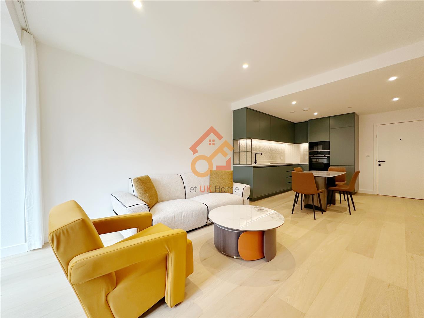 Flat Parkview Way in Epsom