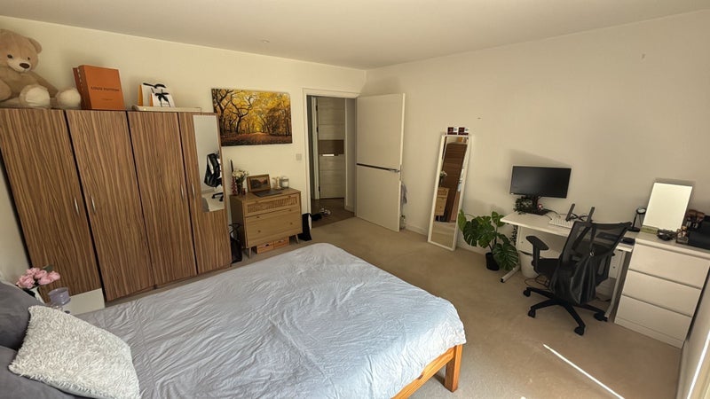 Room Plough Way in Greater London