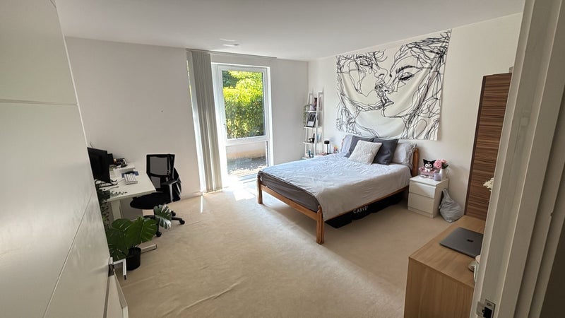 Room Plough Way in Greater London