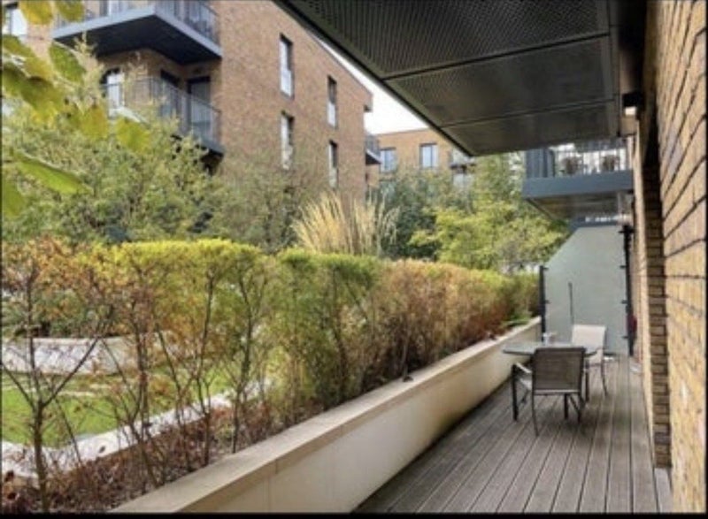 Room Plough Way in Greater London