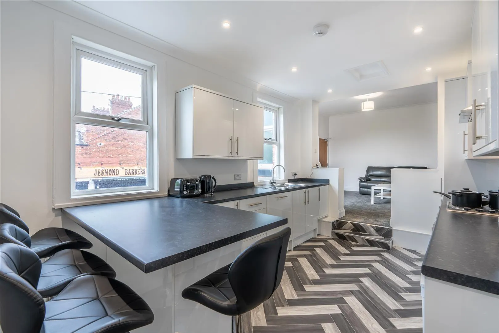 Flat Lonsdale Terrace in Newcastle upon Tyne