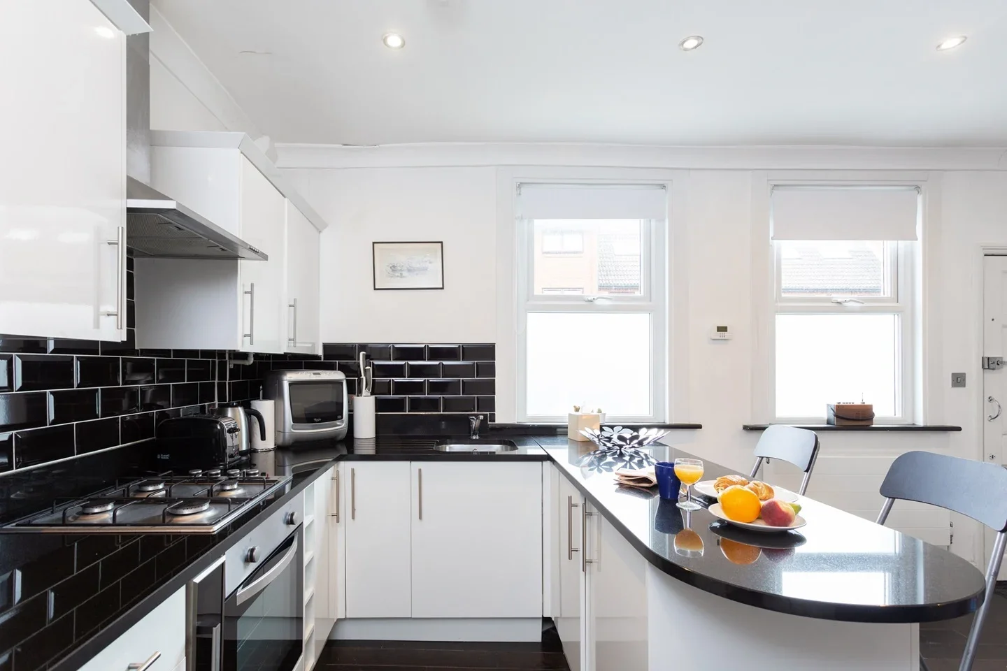 Flat Greyhound Road in Greater London