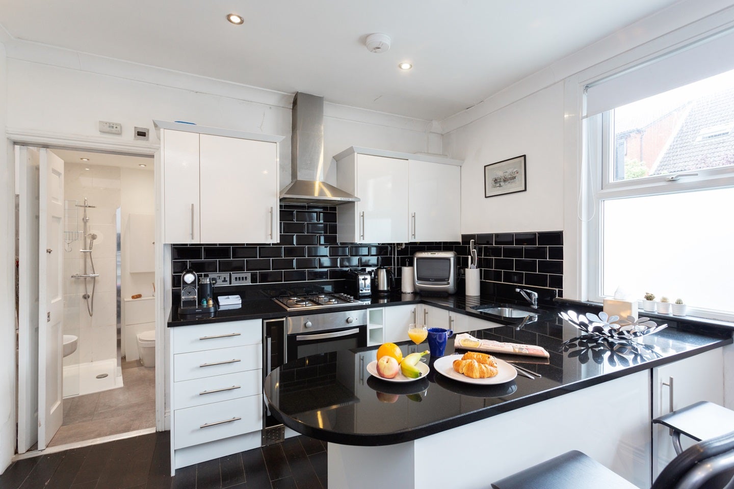 Flat Greyhound Road in Greater London