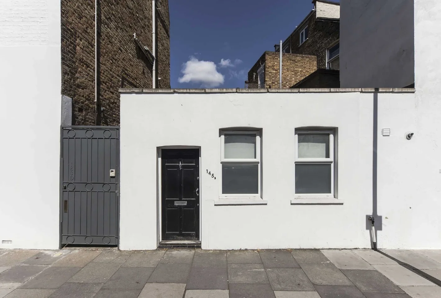 Flat Greyhound Road in Greater London