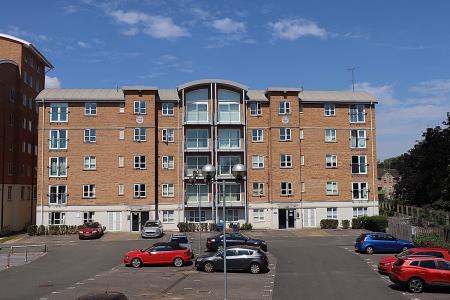 Flat Lion Court in Northampton