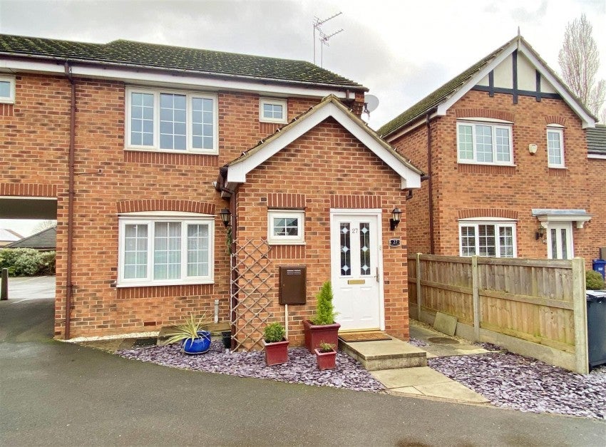 Flat Chestnut Drive in Eggborough