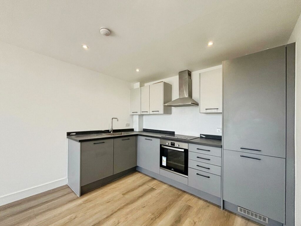 Flat Farnborough Road in Rushmoor
