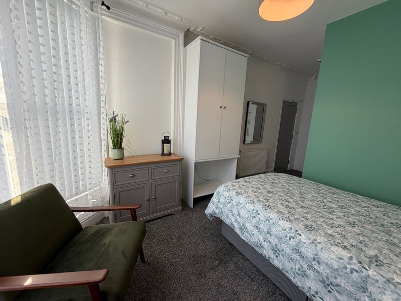 Room Garmoyle Close in Liverpool