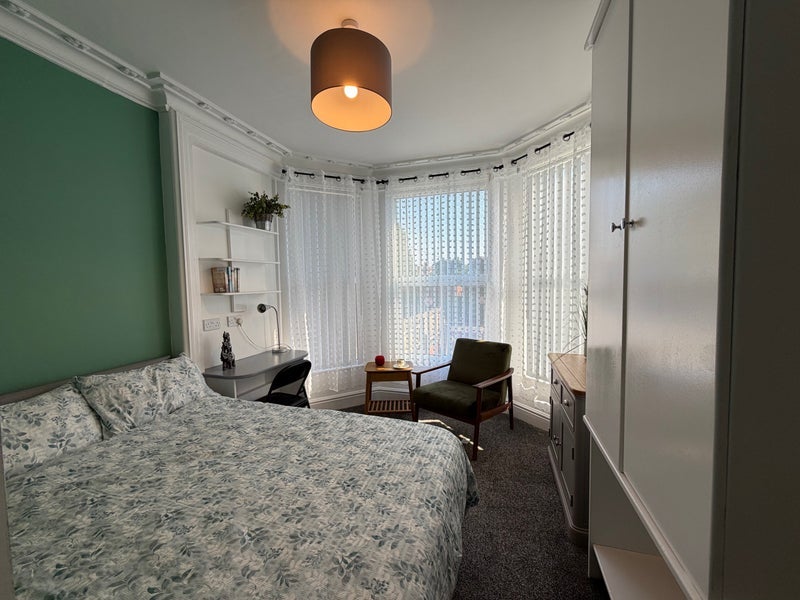 Room Garmoyle Close in Liverpool