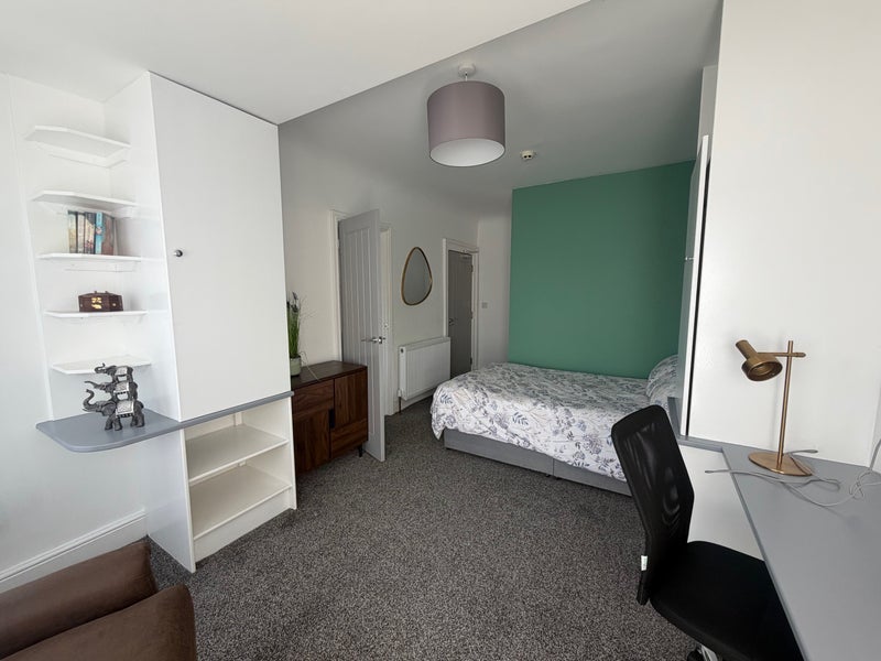 Room Garmoyle Close in Liverpool