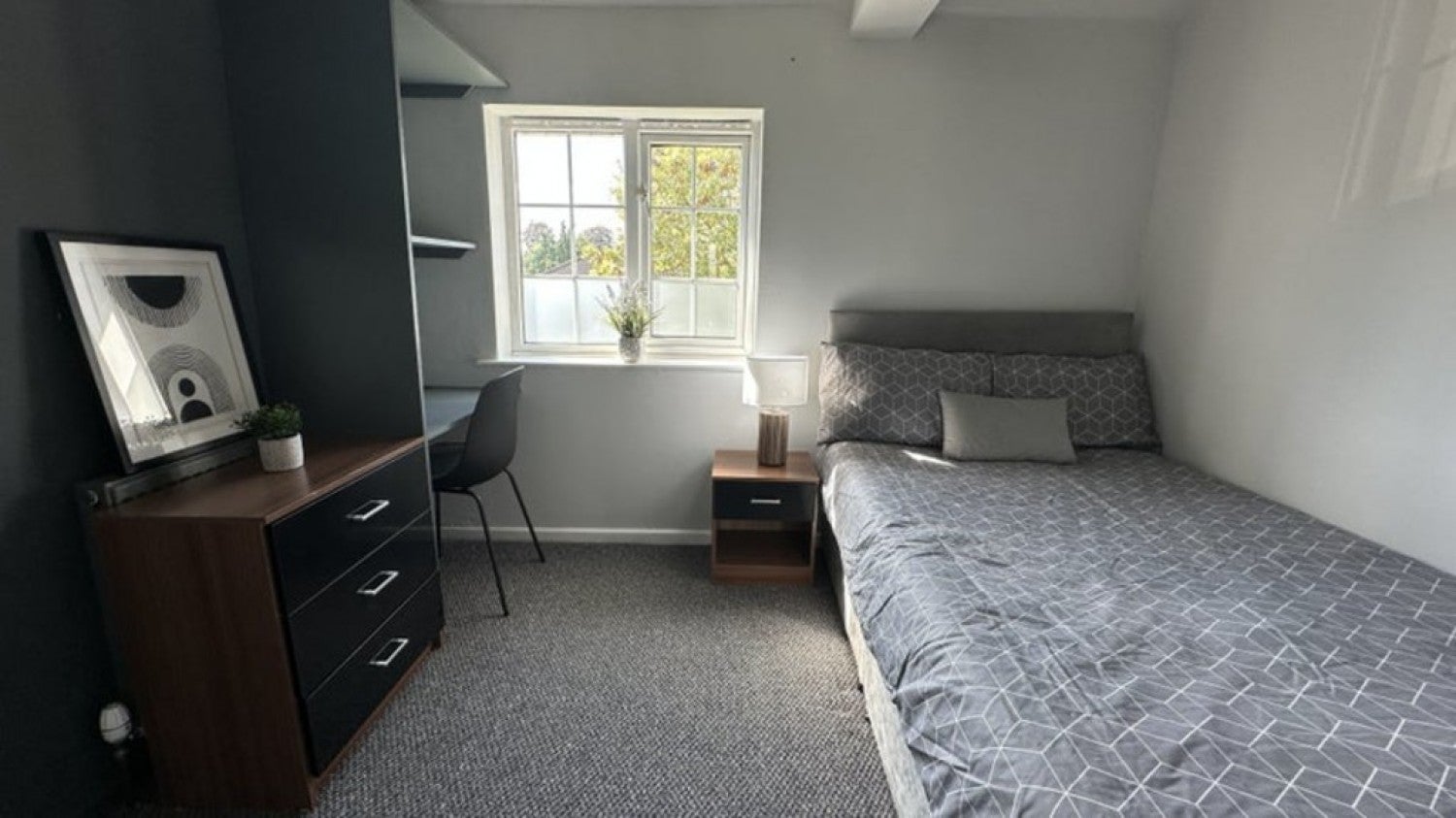 Room Comer Road in Worcester