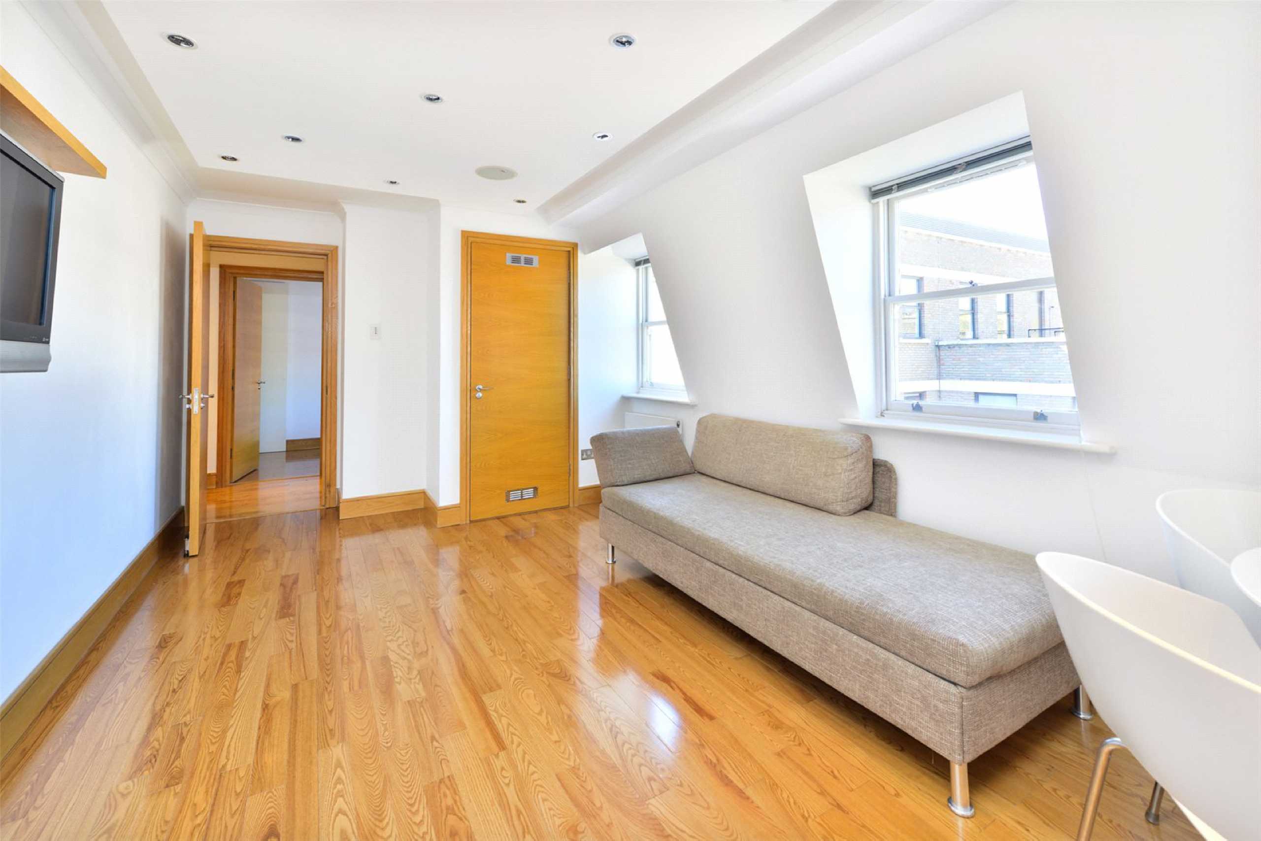 Flat Bloomsbury Square in Greater London