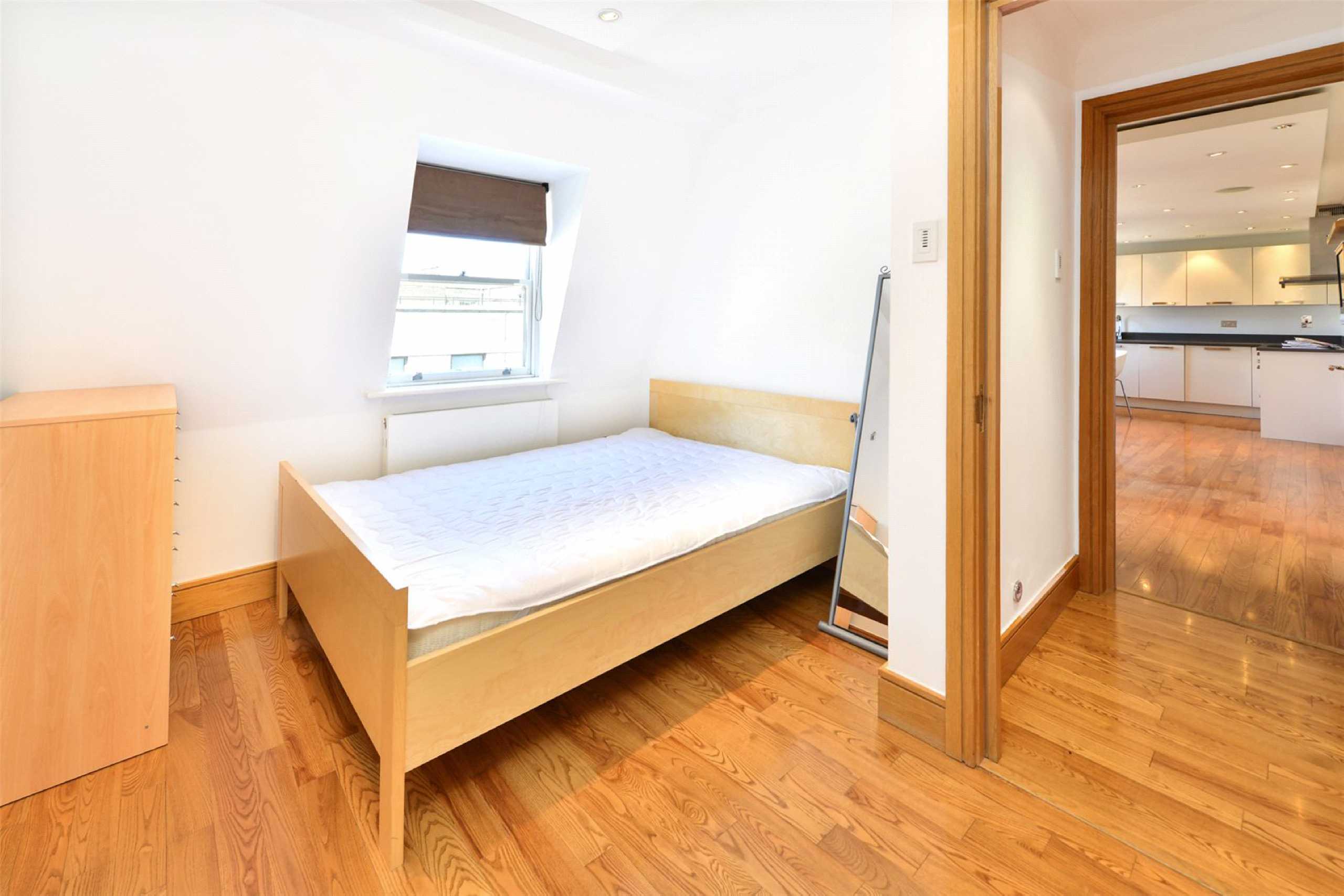 Flat Bloomsbury Square in Greater London