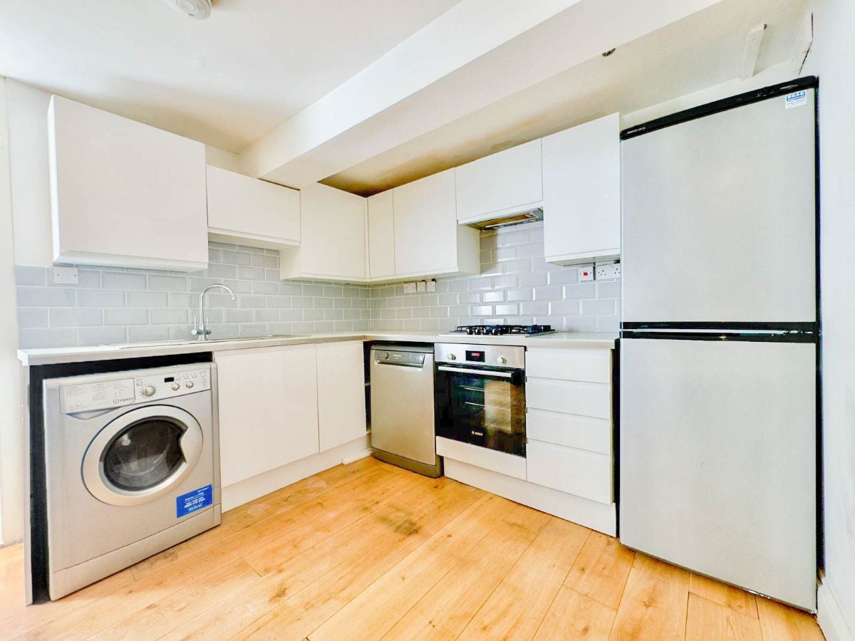 Flat Cobham Mews in Greater London