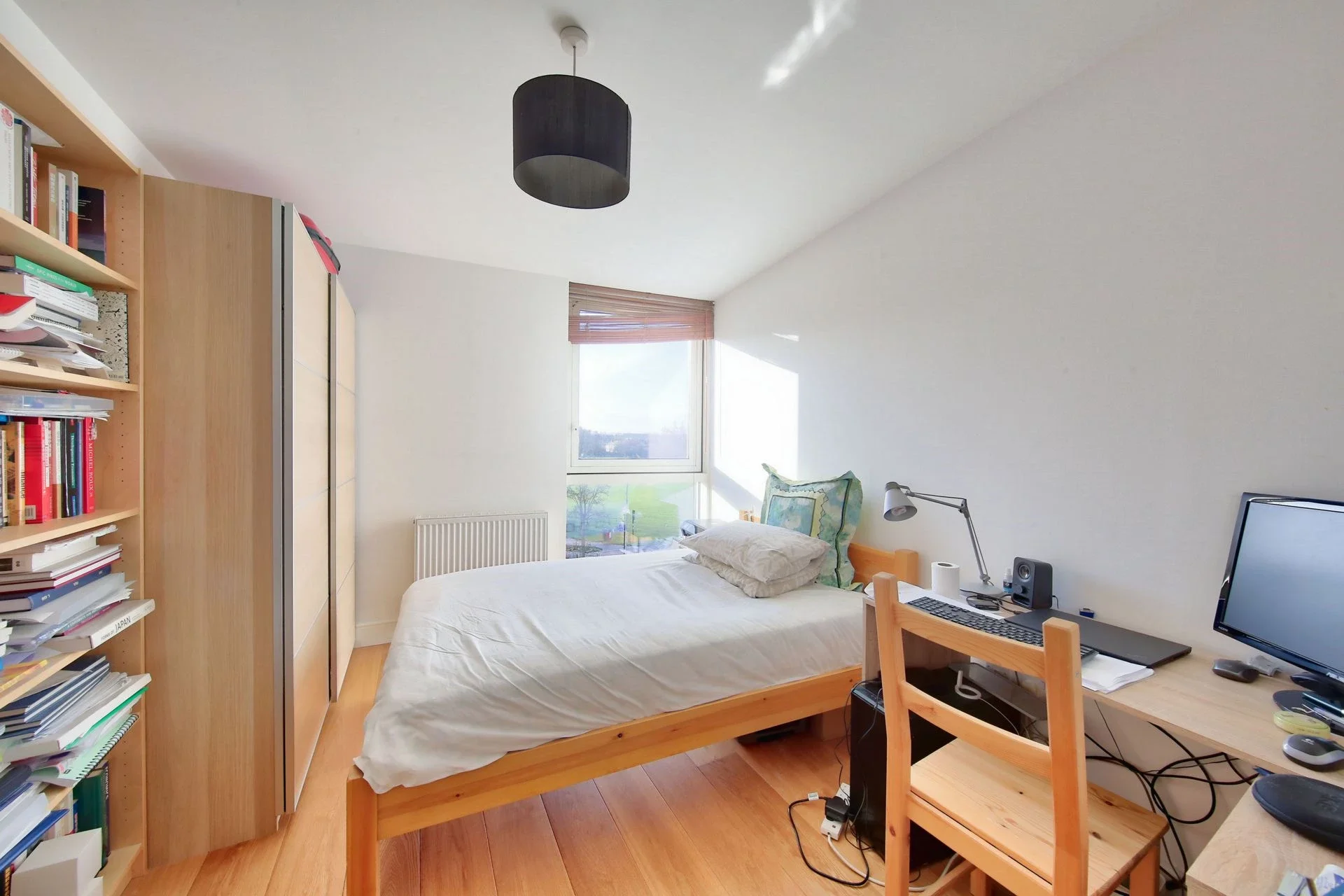 Flat Mapleton Crescent in Greater London