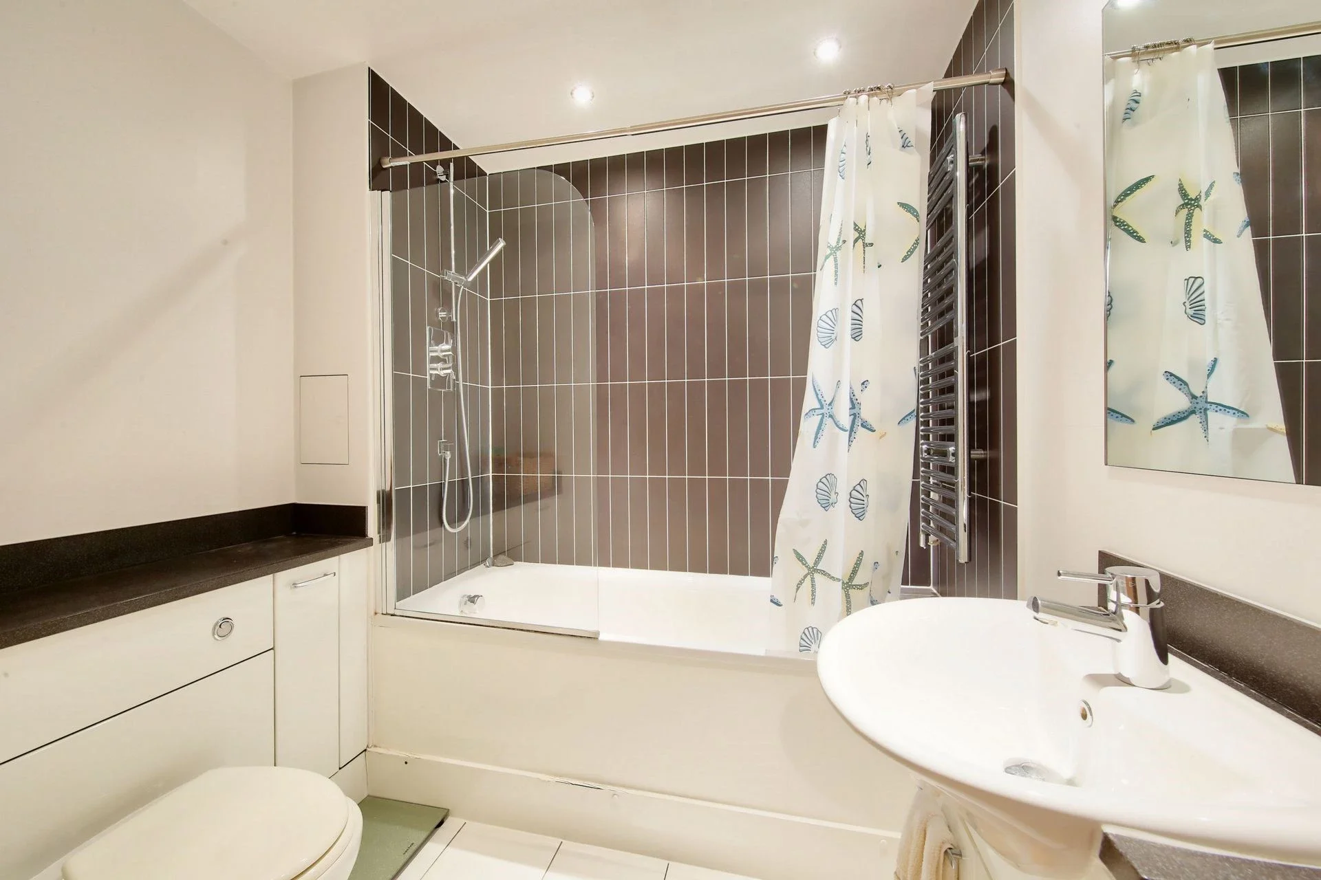 Flat Mapleton Crescent in Greater London