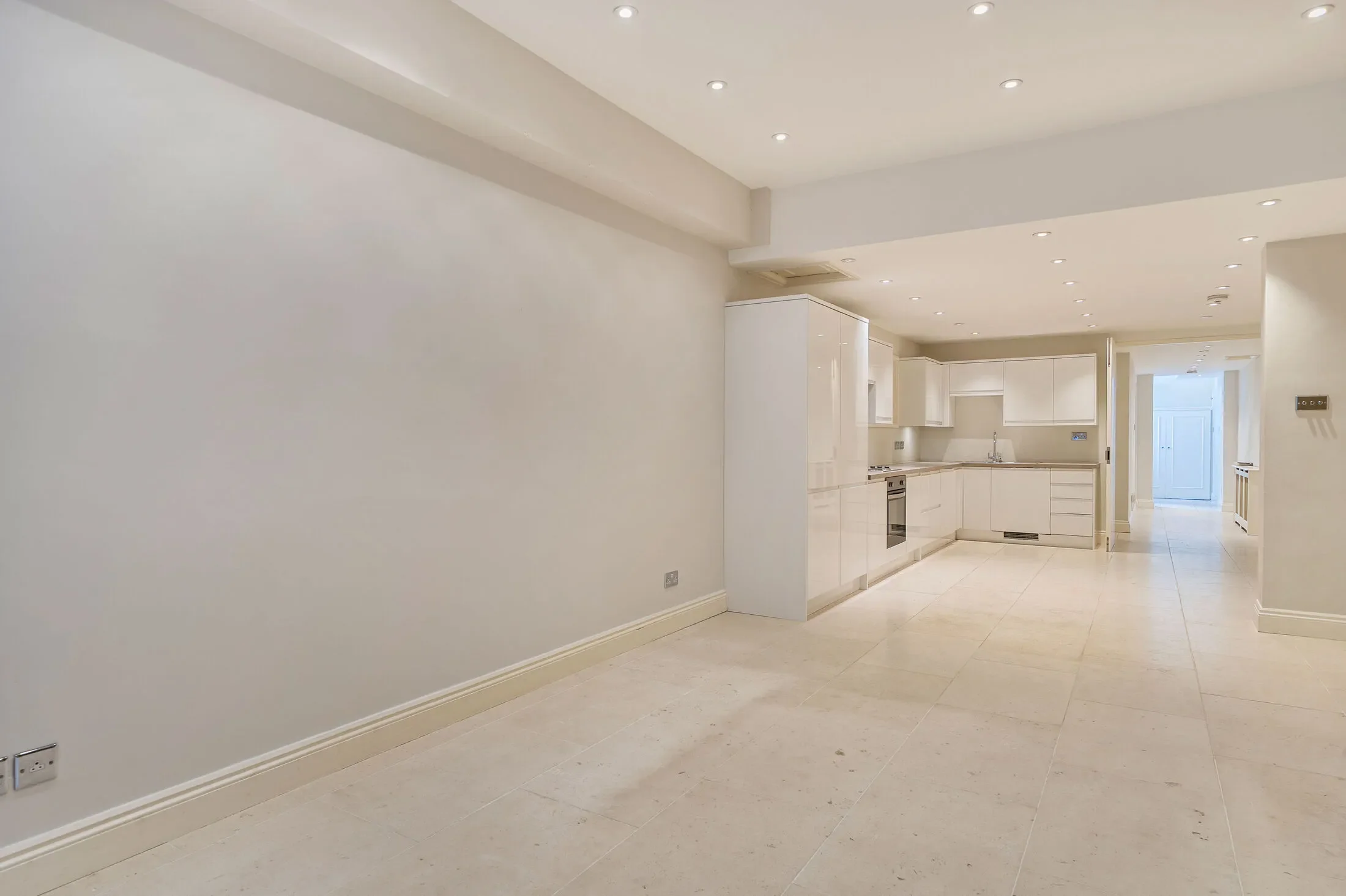 Flat Sloane Gardens in Greater London