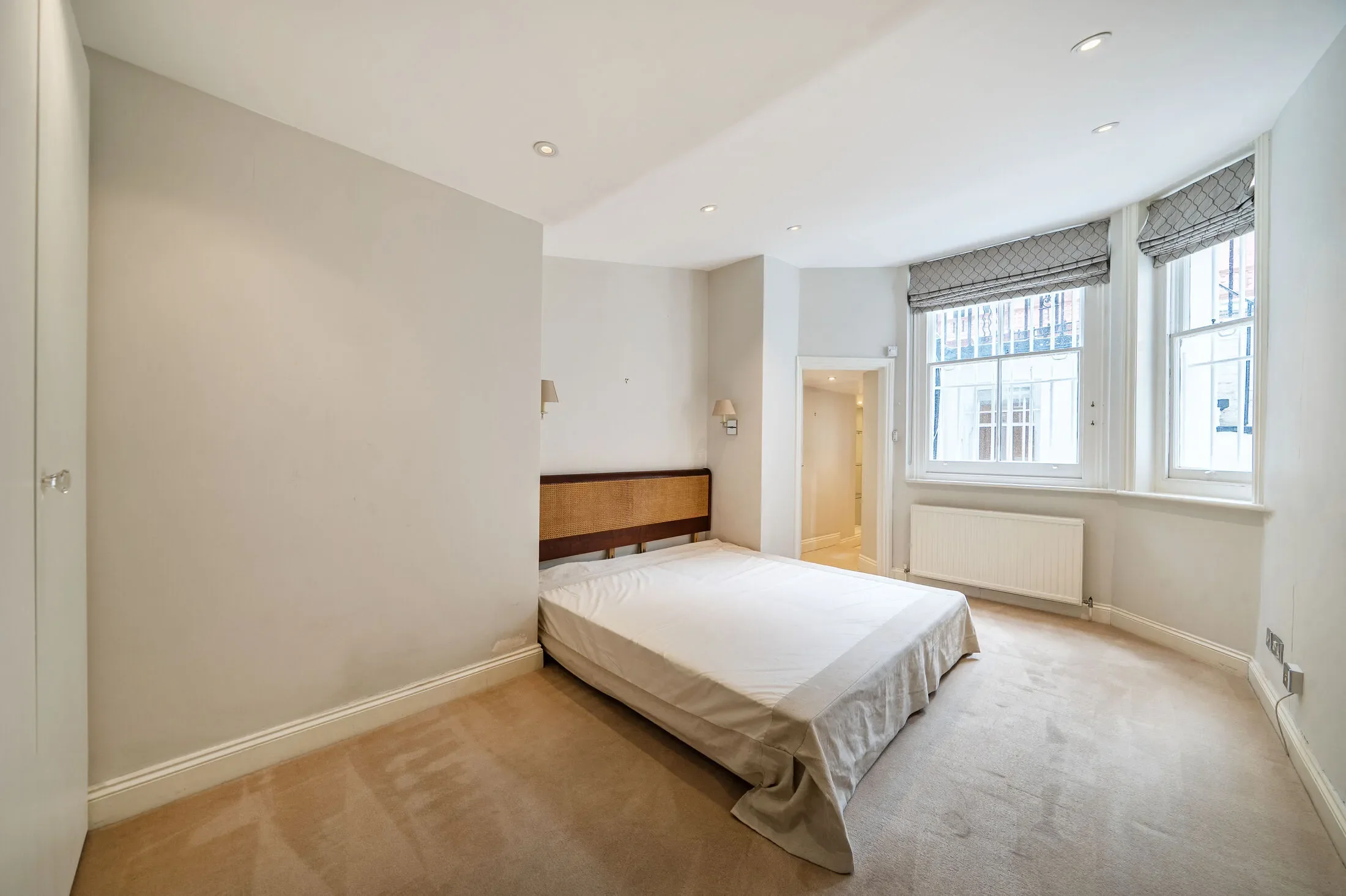 Flat Sloane Gardens in Greater London