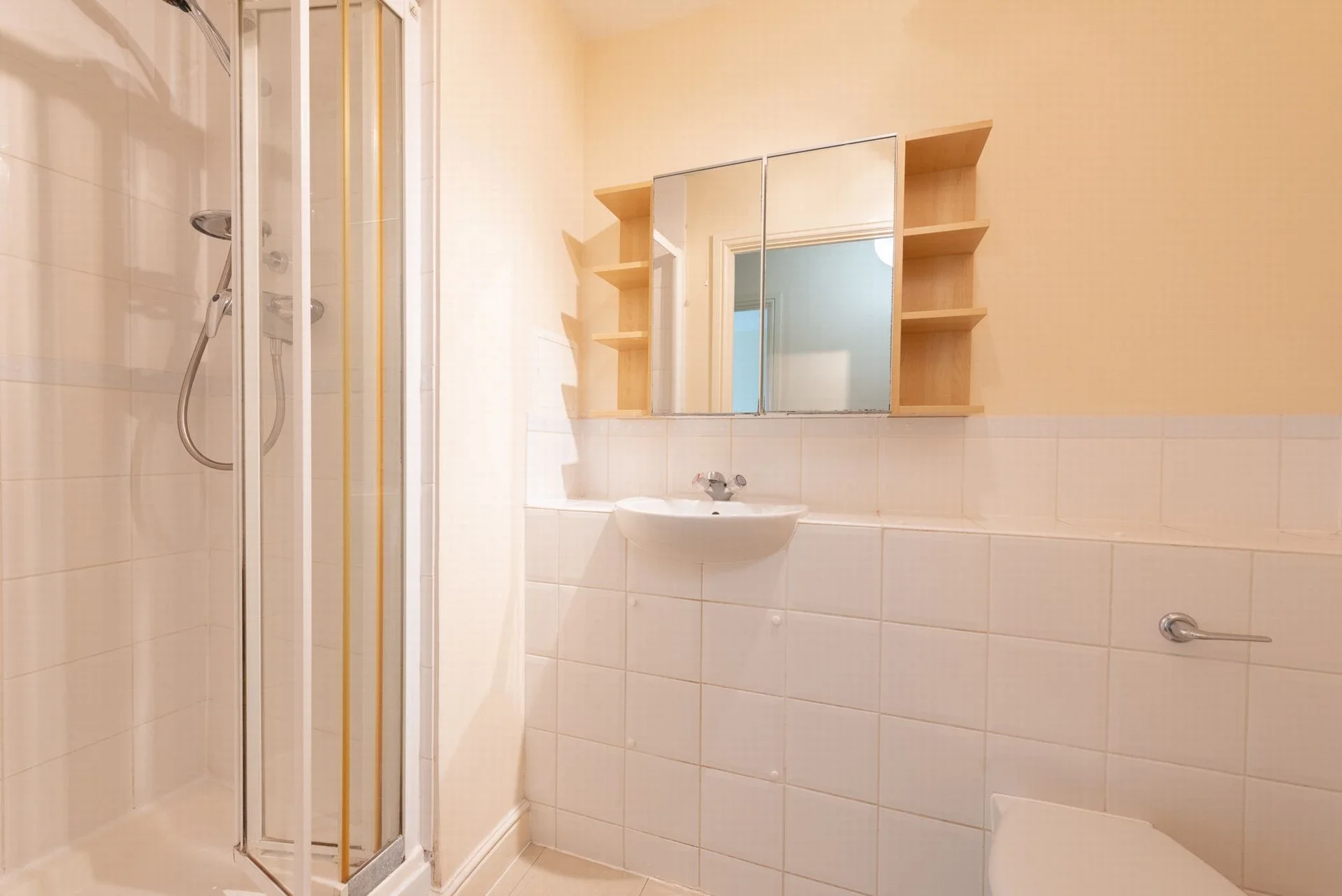 Flat Coombe Way in Rushmoor
