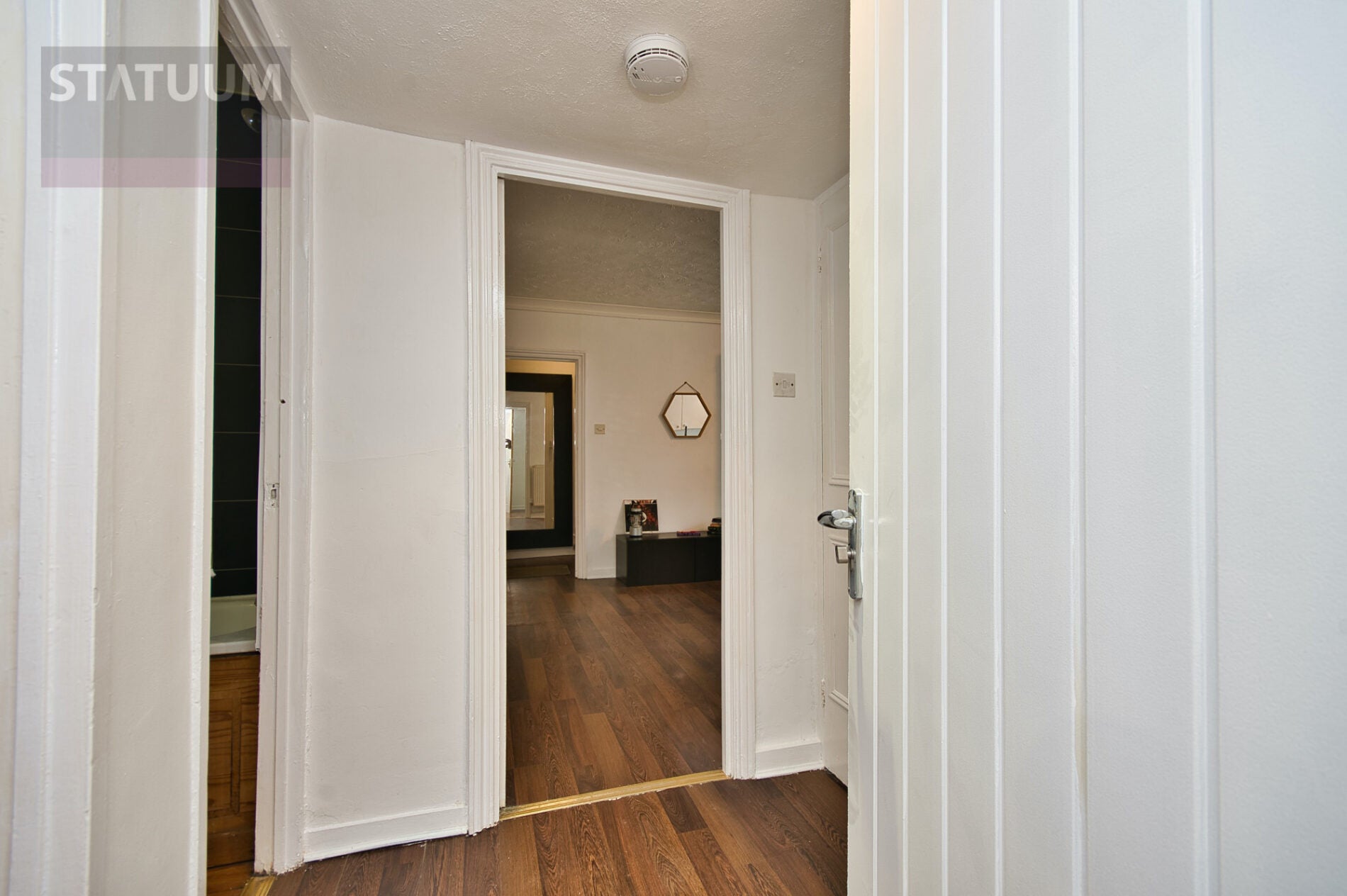 Flat Stewart Street in Greater London