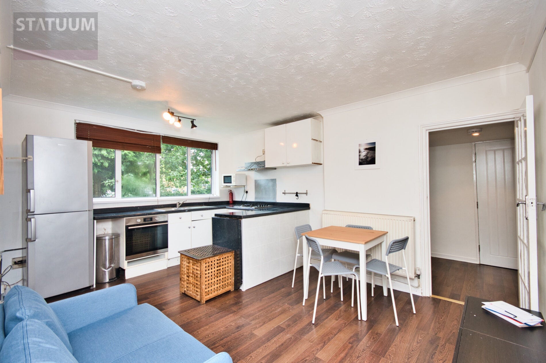 Flat Stewart Street in Greater London