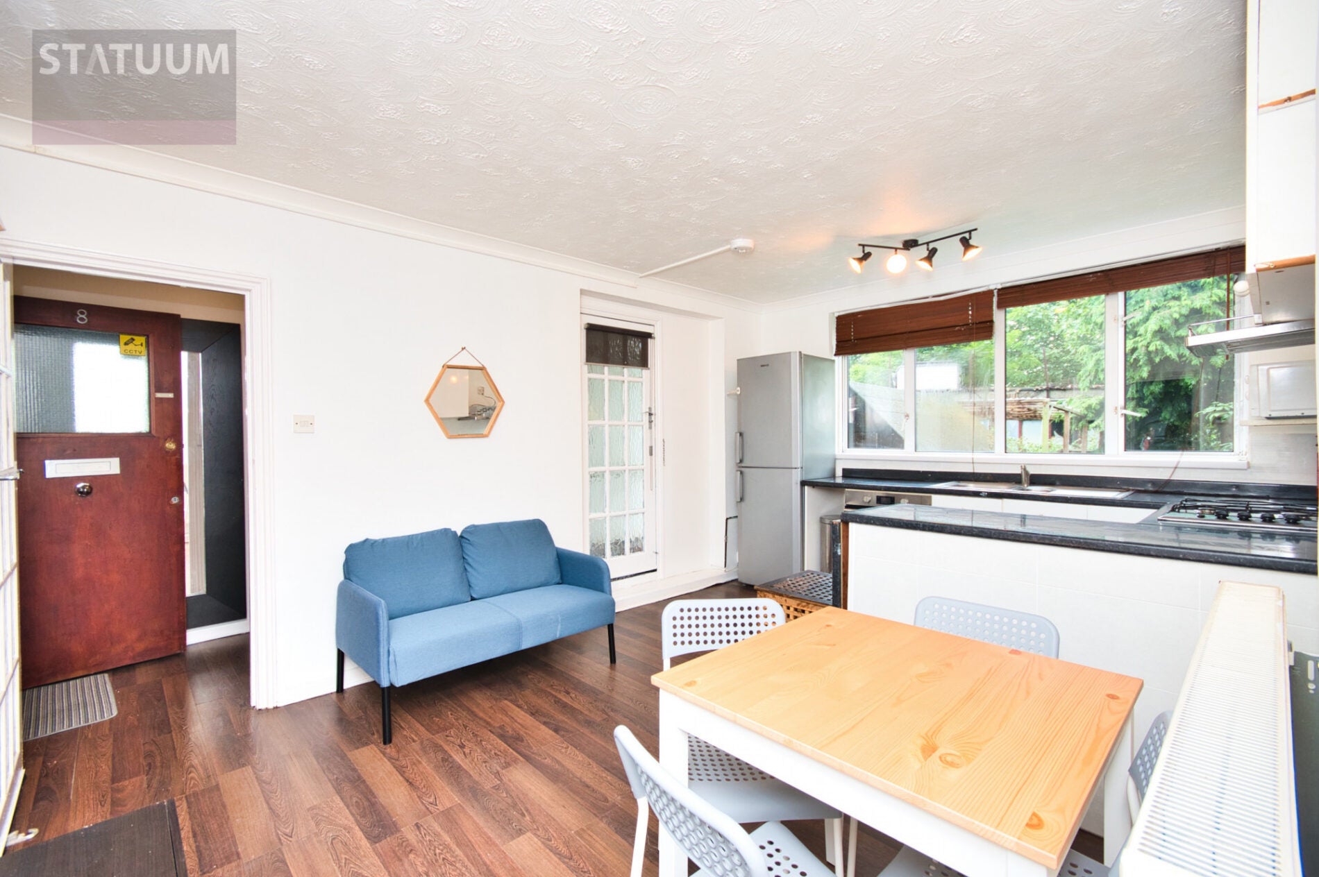 Flat Stewart Street in Greater London