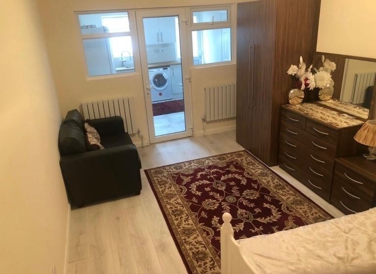 Room Brigstock Road in Greater London