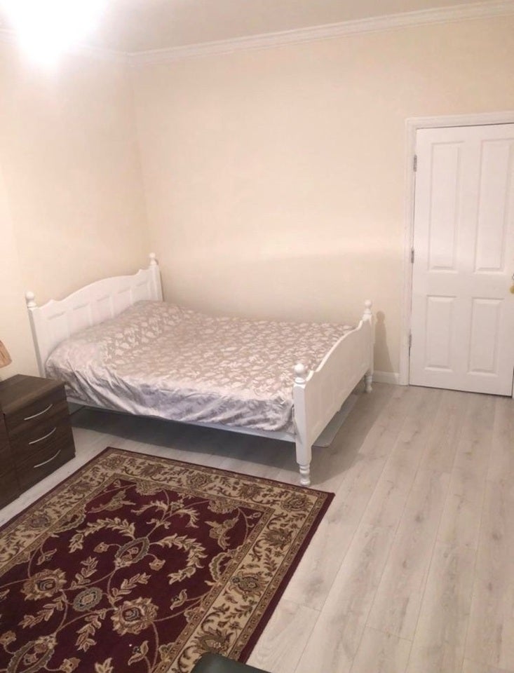 Room Brigstock Road in Greater London