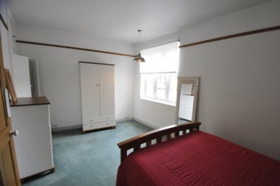 Flat Stratheden Parade in London