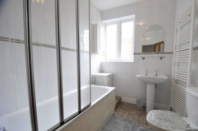 Flat Stratheden Parade in London