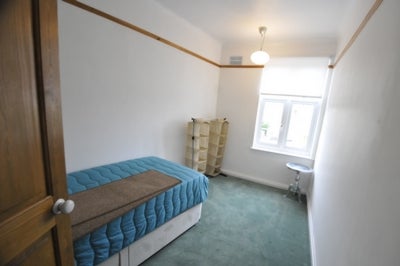 Flat Stratheden Parade in London