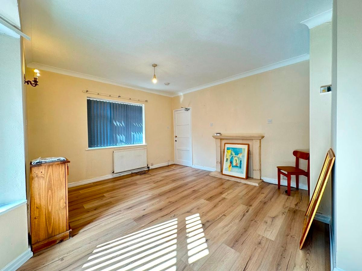 Room Brent Knowle Gardens in Leicester