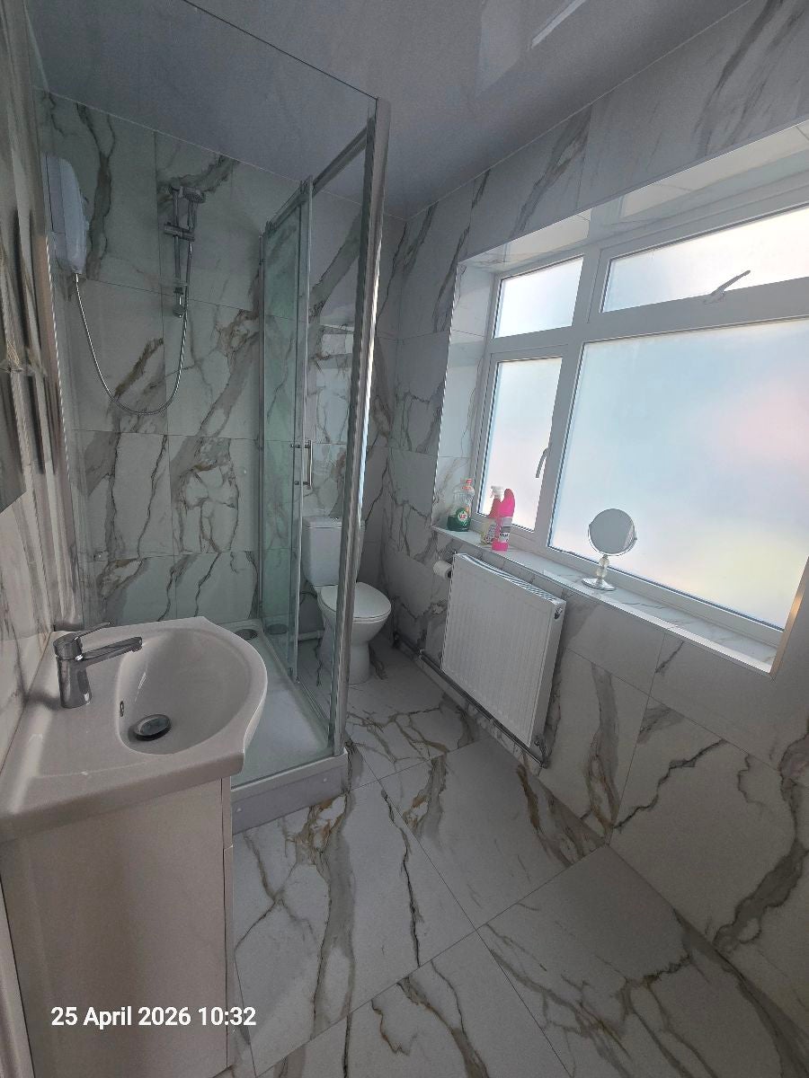 Room Brent Knowle Gardens in Leicester