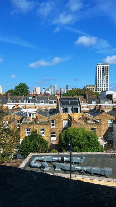 Room Ferndale Road in Greater London